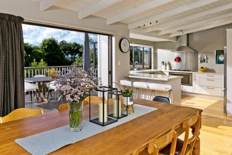 Photo of property in 19 Te Araroa Drive, Paremoremo, Auckland, 0632