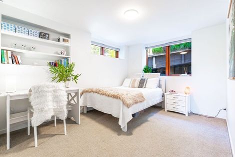 Photo of property in 2 Okewa Road, Titirangi, Auckland, 0604