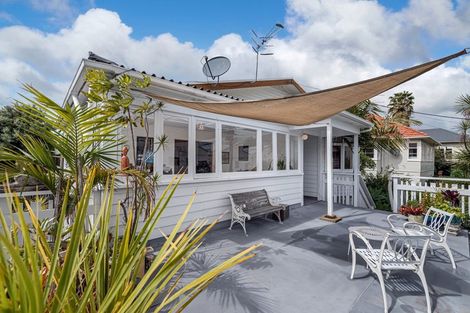 Photo of property in 24a Cautley Street, Stanley Point, Auckland, 0624