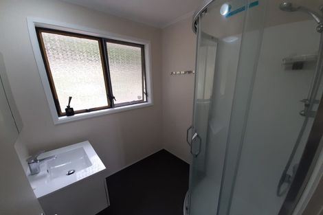 Photo of property in 33 Sequoia Place, Sunnynook, Auckland, 0620