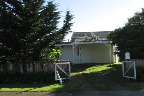Photo of property in 4b Freyberg Crescent, Waikanae Beach, Waikanae, 5036