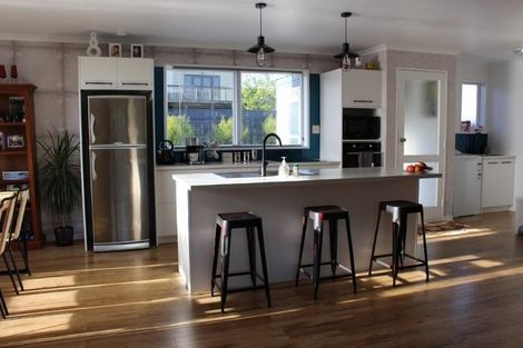 Photo of property in 9 Whaka Street, Maungaturoto, 0520