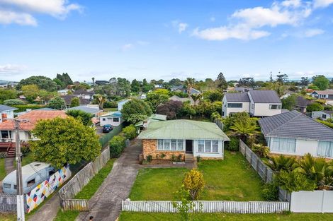 Photo of property in 53 Waipani Road, Te Atatu Peninsula, Auckland, 0610