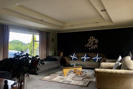 Photo of property in 2 Somerton Drive, Huntington, Hamilton, 3210