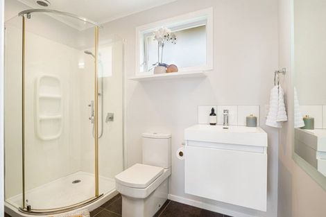 Photo of property in 43 Vodanovich Road, Te Atatu South, Auckland, 0610