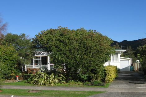 Photo of property in 10 Mimihau Grove, Wainuiomata, Lower Hutt, 5014