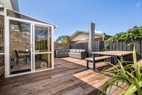 Photo of property in 37 Evanda Crescent, Conifer Grove, Takanini, 2112