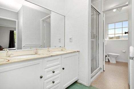 Photo of property in 7 Saint Hildas Glade, Tawa, Wellington, 5028