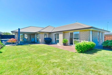 Photo of property in 7 Walnut Way, Rangiora, 7400