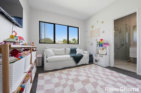 Photo of property in 19b Standage Lane, Kelston, Auckland, 0602