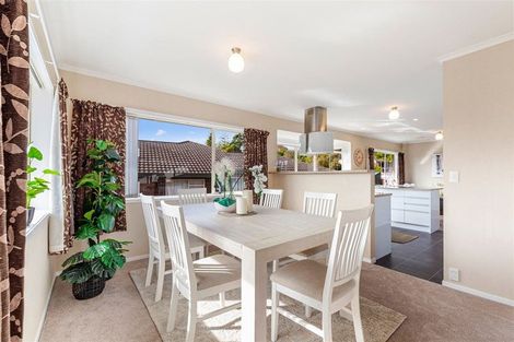 Photo of property in 9 Bayside Drive, Browns Bay, Auckland, 0630