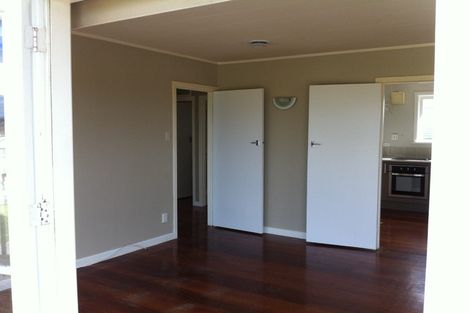Photo of property in 868 East Coast Road, Northcross, Auckland, 0630