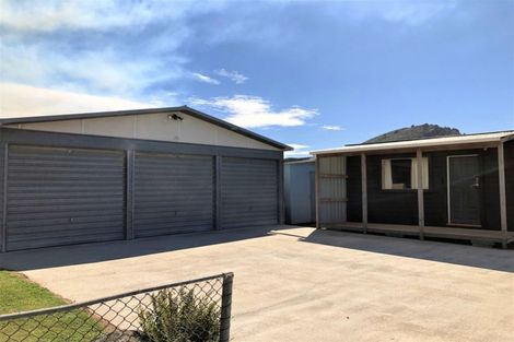 Photo of property in 30 Main Road, Clinton, 9534