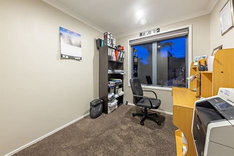 Photo of property in 43 Mt Lebanon Crescent, The Gardens, Auckland, 2105