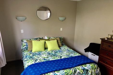 Photo of property in 1/6 Peterhouse Place, West Harbour, Auckland, 0618