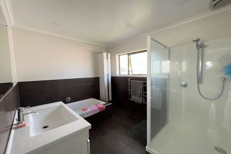 Photo of property in 10 Rene Place, Sunnyhills, Auckland, 2010