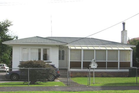 Photo of property in 9 Stephen Avenue, Henderson, Auckland, 0610