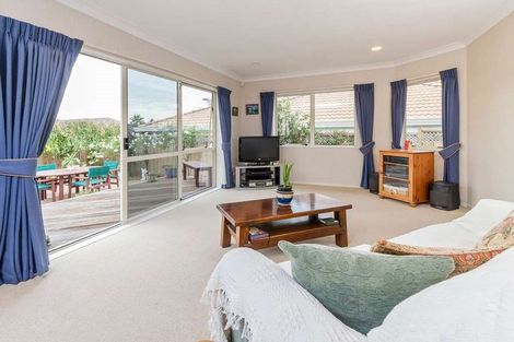 Photo of property in 2/3 Caldbeck Rise, Northpark, Auckland, 2013