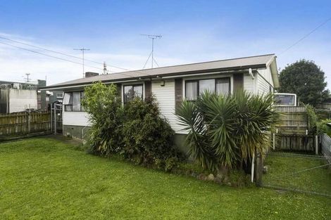 Photo of property in 2 Kirton Crescent, Manurewa, Auckland, 2102