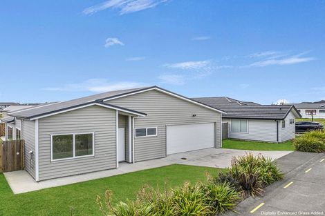 Photo of property in 17 Uatoto Road, Clarks Beach, 2122