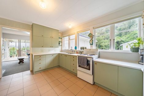 Photo of property in 489 Stokes Valley Road, Stokes Valley, Lower Hutt, 5019