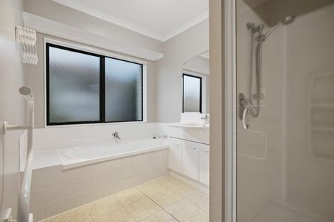 Photo of property in 28 Sterling Gate Drive, Bethlehem, Tauranga, 3110