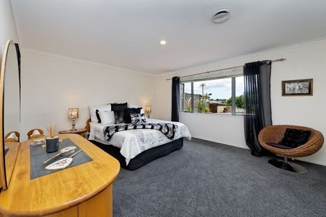 Photo of property in 147f Sturges Road, Henderson, Auckland, 0612