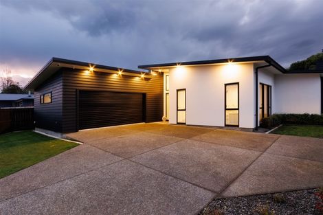 Photo of property in 5 Freedom Drive, Kelvin Grove, Palmerston North, 4414
