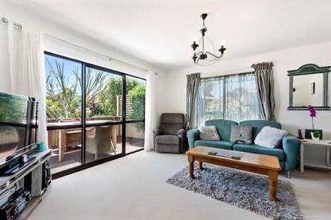 Photo of property in 18 Sunningdale Street, Wattle Downs, Auckland, 2103