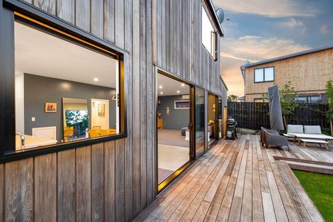 Photo of property in 3a Ward Crescent, Te Atatu Peninsula, Auckland, 0610