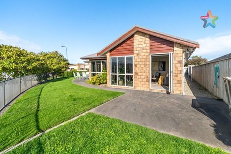 Photo of property in 27 Simpson Crescent, Raumati Beach, Paraparaumu, 5032