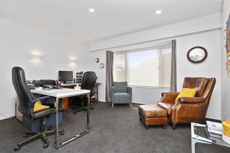 Photo of property in 5a Craig Road, Milford, Auckland, 0620