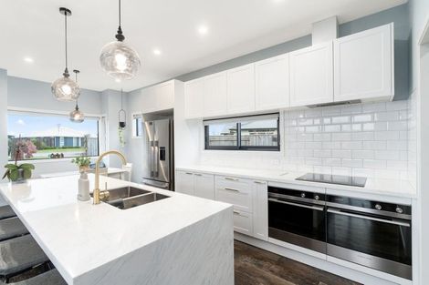 Photo of property in 7 Takahe Drive, Carterton, 5713