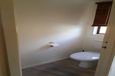 Photo of property in 774 East Coast Road, Oteha, Auckland, 0630