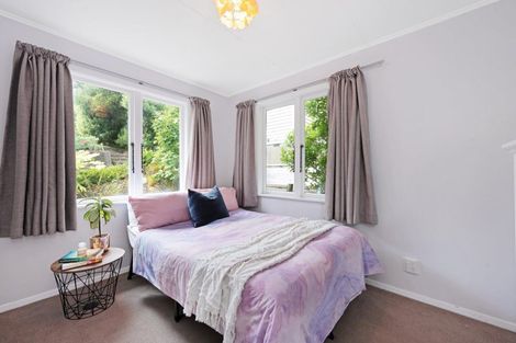 Photo of property in 10 Kereru Bend, Tawa, Wellington, 5028