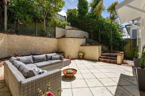 Photo of property in 57 Central Terrace, Kelburn, Wellington, 6012