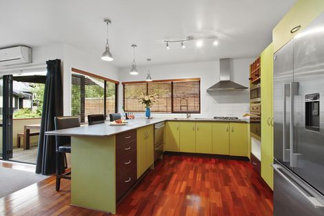 Photo of property in 90e Atkinson Road, Titirangi, Auckland, 0604