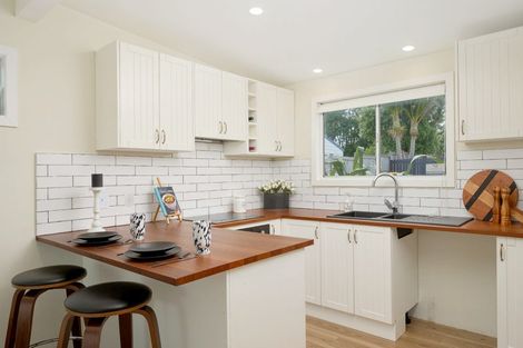 Photo of property in 3/176 Henderson Valley Road, Henderson, Auckland, 0612