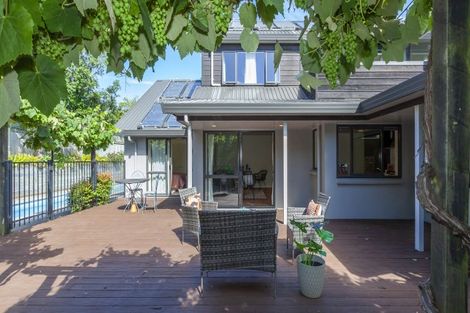 Photo of property in 2 Pukatea Close, Raumati Beach, Paraparaumu, 5032