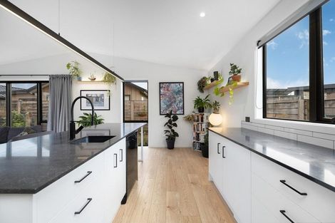 Photo of property in 5 Peterculter Drive, Wanaka, 9305