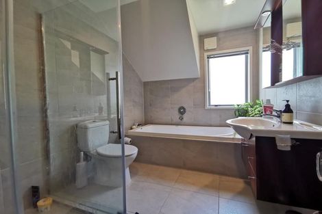 Photo of property in 41 Dress Circle, Newlands, Wellington, 6037