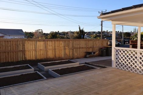 Photo of property in 1/30 Shakespeare Road, Milford, Auckland, 0620