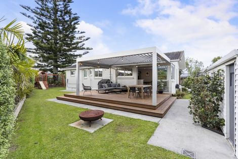 Photo of property in 2 Hatton Road, Orewa, 0931