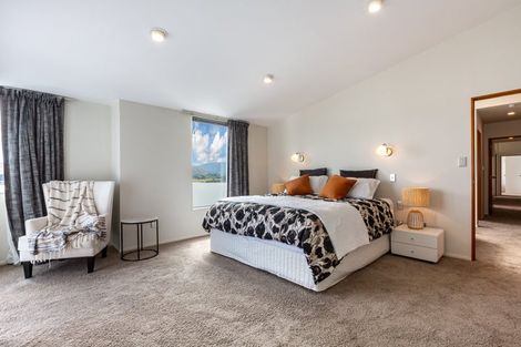 Photo of property in 28 Molyneux Close, Whitby, Porirua, 5024