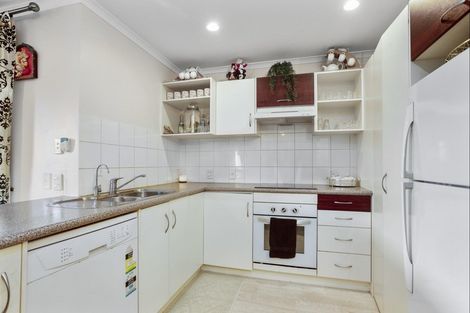 Photo of property in 16 Morewa Place, Takanini, 2112