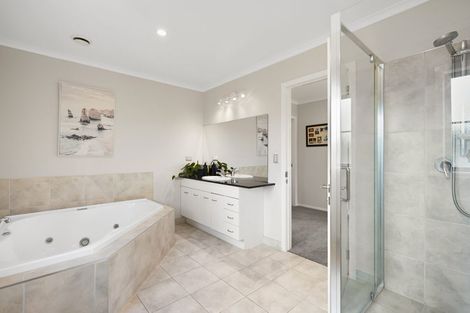 Photo of property in 27 Nielsen Gardens, Rototuna, Hamilton, 3210