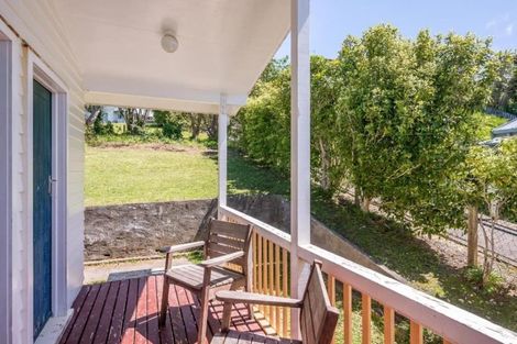 Photo of property in 61 Davidson Crescent, Tawa, Wellington, 5028