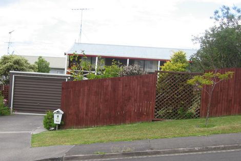 Photo of property in 2/79 Trias Road, Totara Vale, Auckland, 0629