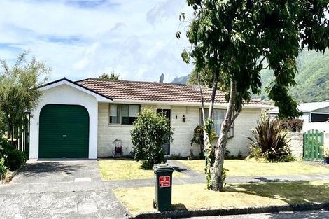 Photo of property in 4 Andrew Street, Waikanae, 5036