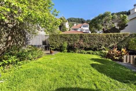 Photo of property in Anscombe Apartments, 212 Oriental Parade, Oriental Bay, Wellington, 6011